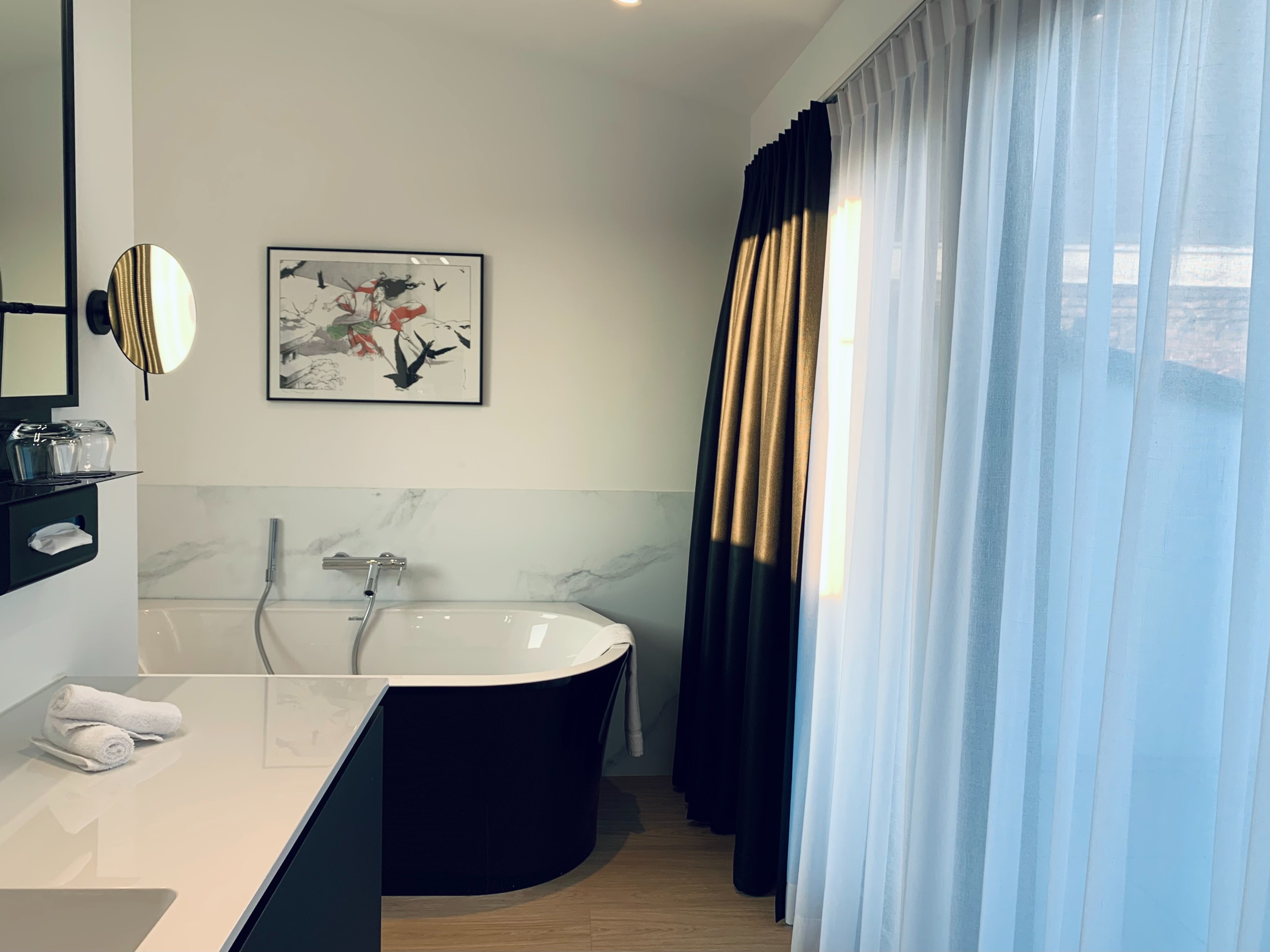 Exceptional Terrace bathroom with a freestanding tub and a city view